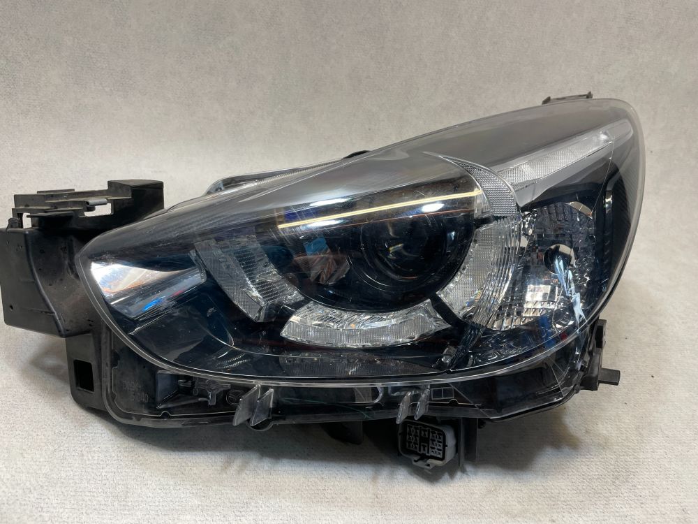 Mazda 2 světlomet levý přední LED